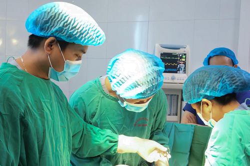Nguyên nhân khiến nữ sinh bụng to nhanh như mang bầu 9 tháng