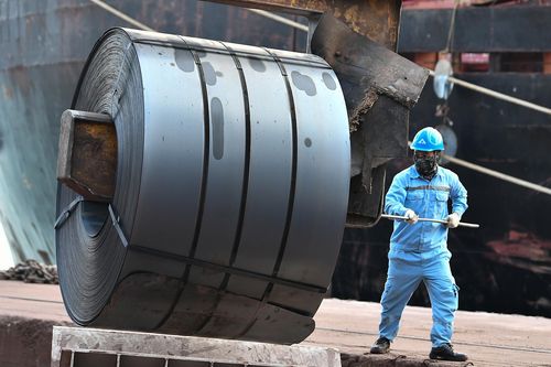 Phó Thủ tướng yêu cầu rà soát việc gia tăng nhập khẩu thép cán nóng