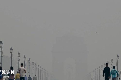 Ấn Độ: Người dân thủ đô New Delhi 'nghẹt thở' do khói độc từ núi rác cháy