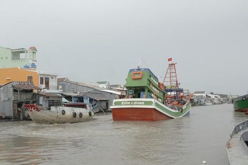 Kiên Giang: Hạn chế phương tiện qua kênh ông Hiển Tà Niên để ngăn mặn