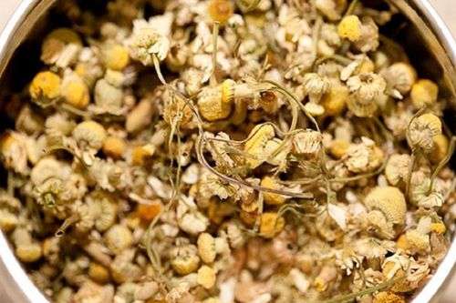 Loại hoa nhỏ xíu mọc đầy ở quê, trước không ai 'ngó' khi đem phơi khô bán 300.000 đồng/kg
