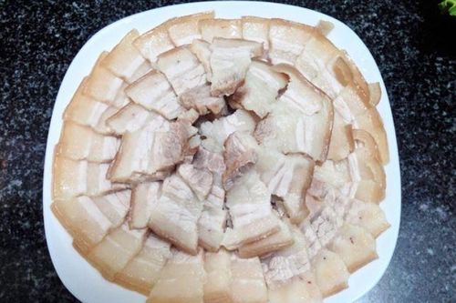 Mách chị em cách luộc thịt ba chỉ không cần dùng nước cực đơn giản, nhanh gọn