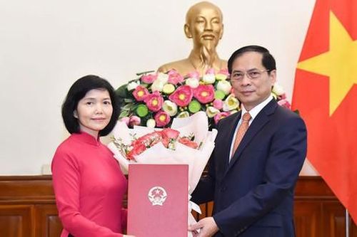 Bổ nhiệm bà Nguyễn Mai Hường giữ chức Tổng Lãnh sự Việt Nam tại Ekaterinburg (LB Nga)