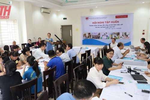 Tập huấn 'Chính sách và quy tắc ứng xử khi làm việc với trẻ em, sự tham gia của trẻ'