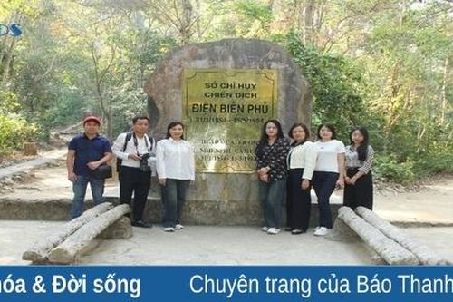 Thăm Sở Chỉ huy Chiến dịch Điện Biên Phủ