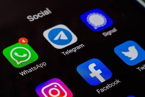 Apple loại bỏ các ứng dụng nhắn tin phổ biến ở Trung Quốc