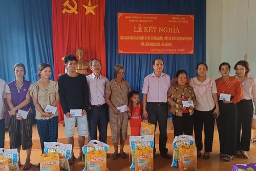 Ban Dân vận Huyện ủy và MTTQ Việt Nam huyện Đức Cơ kết nghĩa với làng Ngol Rông