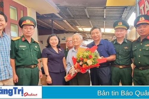 Bí thư Thành ủy Đông Hà Lê Quang Chiến tri ân chiến sĩ, thanh niên xung phong tham gia Chiến dịch Điện Biên Phủ