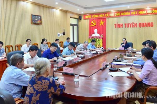Đồng chí Phó Bí thư Thường trực Tỉnh ủy, Chủ tịch HĐND tỉnh Lê Thị Kim Dung tiếp công dân