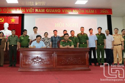 Ký kết phối hợp đảm bảo an toàn giao thông trong lứa tuổi học sinh
