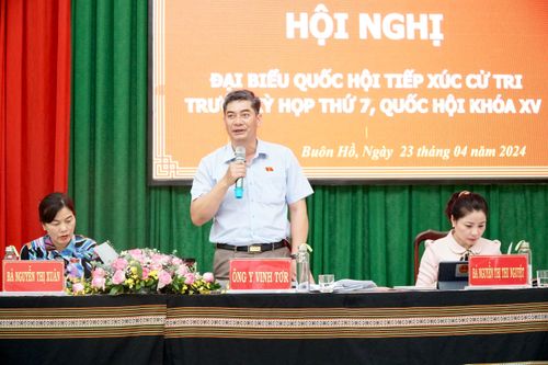 Đoàn đại biểu Quốc hội tỉnh Đắk Lắk tiếp xúc cử tri tại thị xã Buôn Hồ