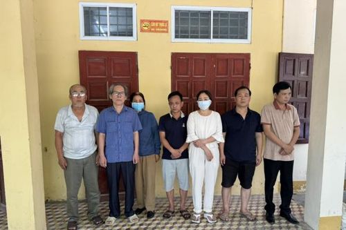 Tụ tập trong phòng ngủ, lập chiếu bạc hàng trăm triệu đồng