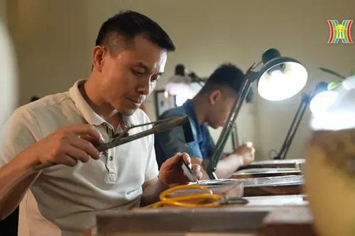 Nghệ nhân Hà Nội: Đôi tay họa bạc