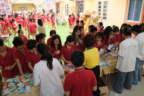 Học sinh trường Tiểu học Lômônôxốp Mỹ Đình 'phiêu lưu cùng con chữ'