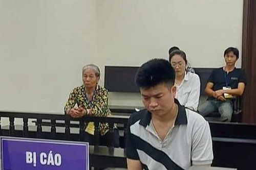 Đứng trên cao phi thanh sắt làm bị thương 3 người