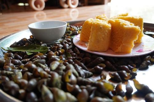 Đặc sản Quảng Bình: Rằm tháng ba về Minh Hóa ăn cơm bồi, ốc đực