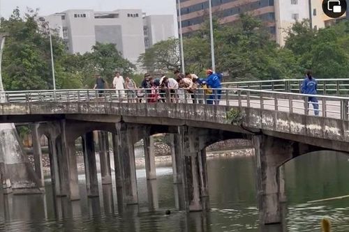 Phát hiện thi thể cô gái trên mặt hồ ở Hà Nội