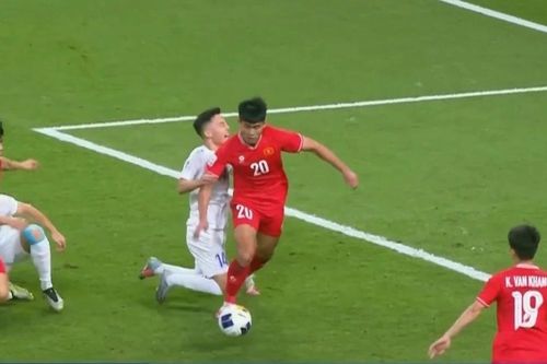 Ngọc Thắng suýt khiến U23 Việt Nam bị phạt đền trước Uzbekistan
