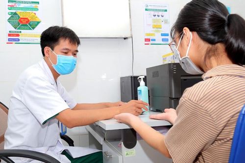 Đề xuất người bệnh mạn tính được lấy thuốc 2 tháng/lần: lợi nhiều phía?