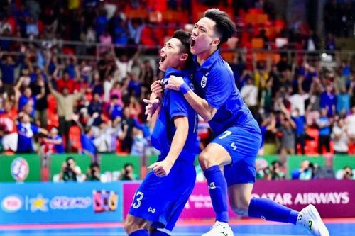 ĐT Thái Lan nhận 2 thẻ đỏ, vẫn ngược dòng thắng Iraq kịch tính để đoạt vé dự World Cup