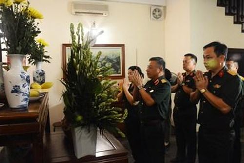 Trung tướng Lê Quang Minh thăm gia đình Đại tướng Chu Huy Mân