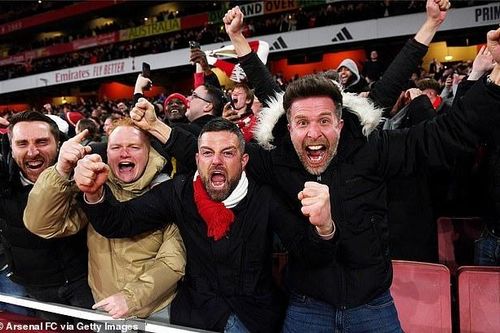 Arsenal thắng lịch sử trước Chelsea, bỏ xa Man City trên bảng xếp hạng
