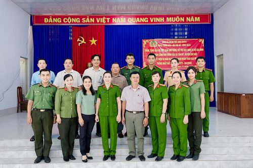 Công an TP Long Xuyên với nhiều hoạt động đền ơn đáp nghĩa thiết thực