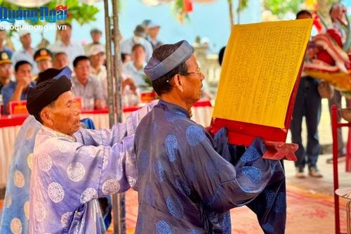 Thiêng liêng Lễ khao lề thế lính Hoàng Sa