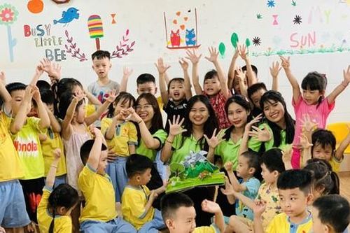 Thưởng tiền cho sinh viên nam đăng ký học ngành Giáo dục mầm non