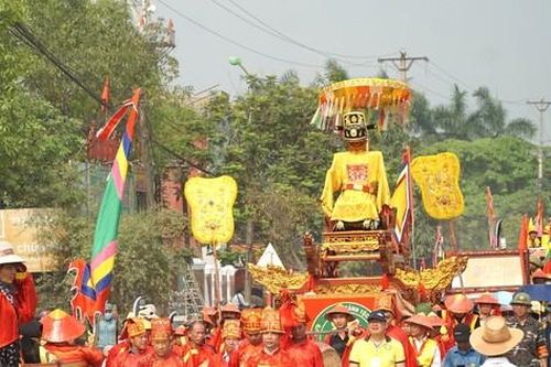 Lễ rước thần tại lễ hội 10 năm tổ chức một lần