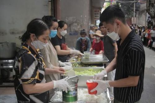 Nhà ăn không đồng Bạch Mai ấm áp tình người ở Hà Nội