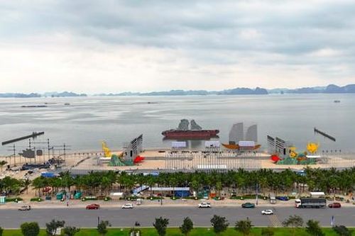 Đội tàu du lịch lớn chưa từng có biểu diễn ở Carnaval Hạ Long