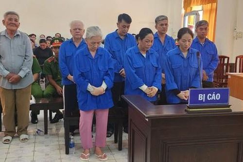 Nhóm bác sĩ, bảo vệ làm khống gần 1.700 giấy khám sức khỏe lĩnh 68 năm tù