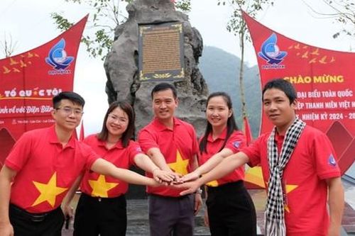 Đại biểu hành trình Tôi yêu Tổ quốc tôi qua 'Đèo Lũng Lô anh hò, chị hát'