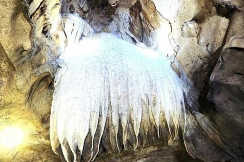 Phát hiện hang động đẹp lung linh ở Thanh Hóa