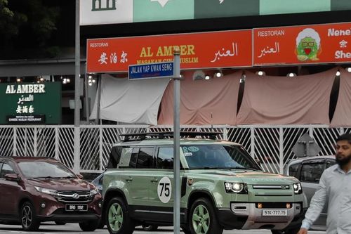 Đại gia Việt mang Land Rover Defender phiên bản Limited 'phượt' khắp Malaysia
