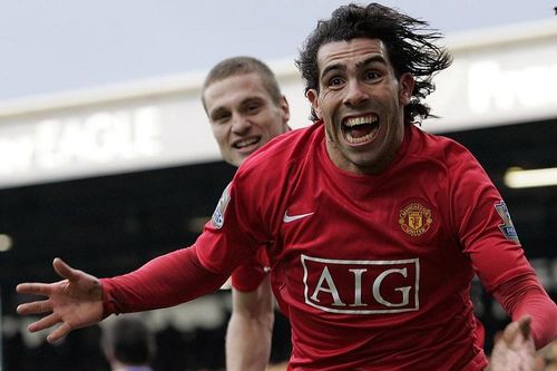 Cựu tiền đạo MU và Man City, Carlos Tevez phải nhập viện gấp