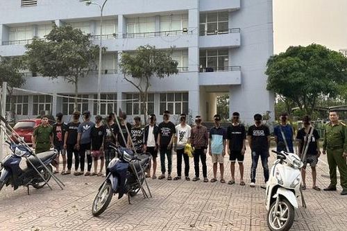 Bắt khẩn cấp 17 đối tượng mang hung khí đi giải quyết mâu thuẫn