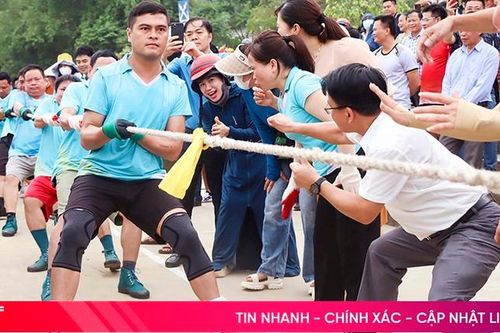 Sôi nổi giải kéo co cán bộ, viên chức, người lao động huyện Đức Thọ