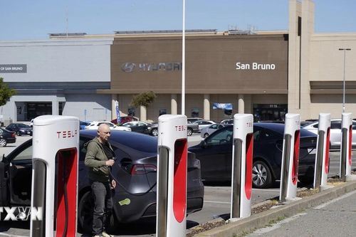 Các nhà đầu tư Hàn Quốc vẫn lạc quan về sản xuất xe điện Tesla