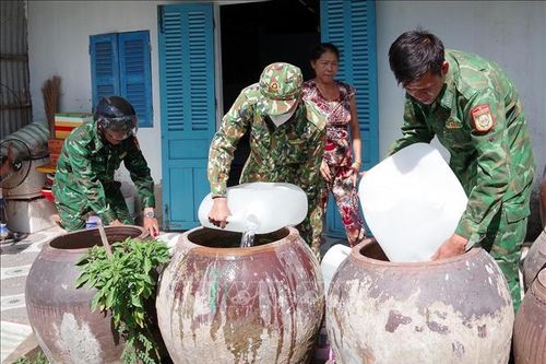 Chung tay hỗ trợ cấp nước miễn phí cho người dân vùng hạn mặn