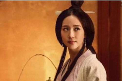 Cô ta khiến cha con Tào Tháo đều mê muội! Hai cha con suýt nữa trở thành kẻ thù của nhau, nhưng cái chết không rõ nguyên nhân
