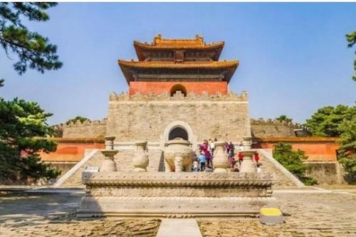 Xác ướp nữ hoàn chỉnh được tìm thấy trong lăng mộ Càn Long, mặc áo vàng và mỉm cười, danh tính thực sự được tiết lộ