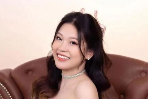 Cận cảnh nhan sắc xinh đẹp của bà xã tiền đạo U23 Việt Nam