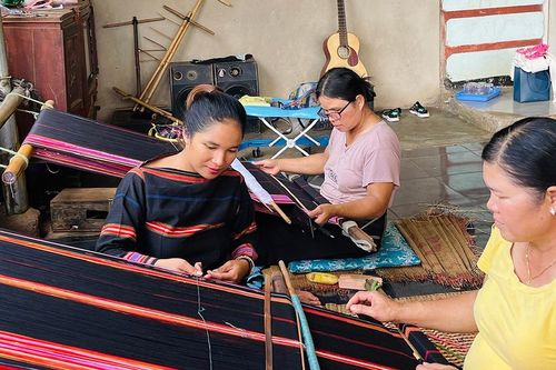 Người 'tiếp lửa' văn hóa truyền thống