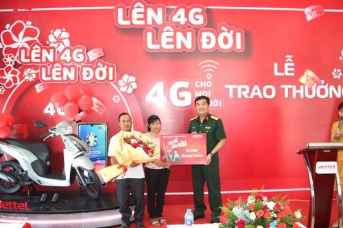 Viettel Khánh Hòa trao thưởng Chương trình 'Lên 4G, Lên đời'