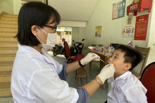 Khám răng cho gần 9.000 học sinh