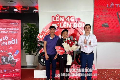 Viettel Lạng Sơn trao thưởng chương trình 'Lên 4G lên đời'