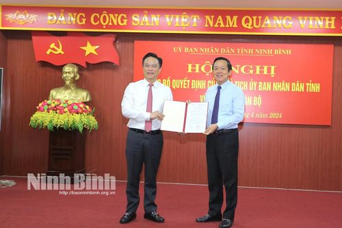UBND tỉnh công bố Quyết định bổ nhiệm Giám đốc Sở Tài chính