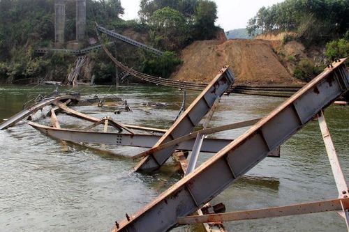 Nghệ An: Báo cáo nguyên nhân vụ sập cầu treo Kẻ Nính